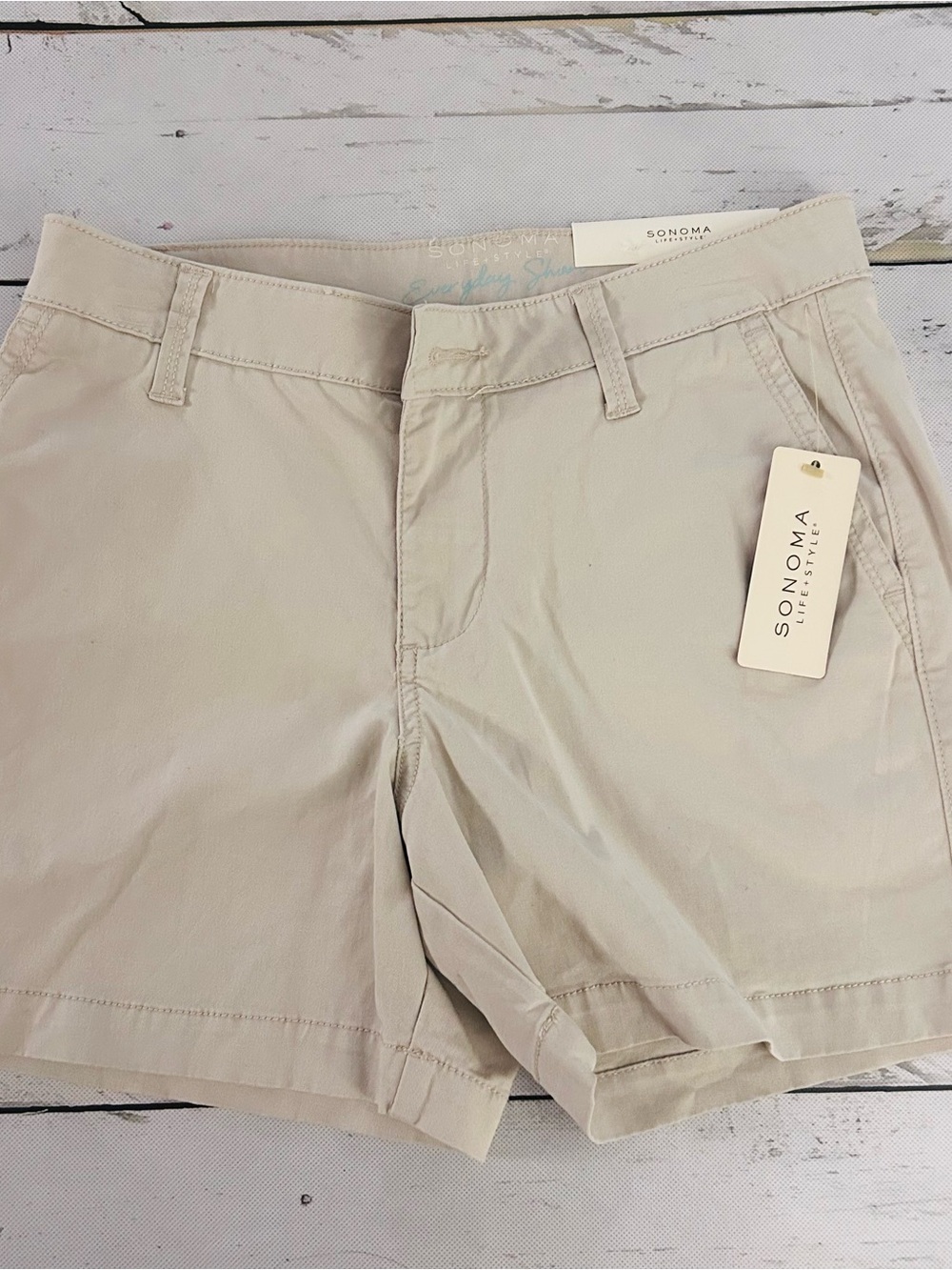 Sz 4 Sonoma Light Khaki Flat-Front Women’s Shorts 98% cotton